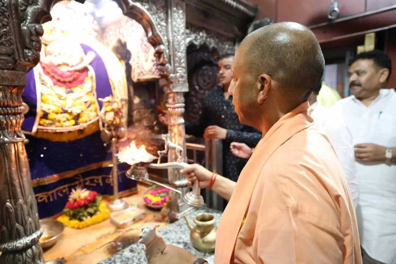सीएम योगी ने बाबा विश्वनाथ का लिया आशीर्वाद, ऑडियो गाइड सुविधा का किया शुभारंभ&nbsp;