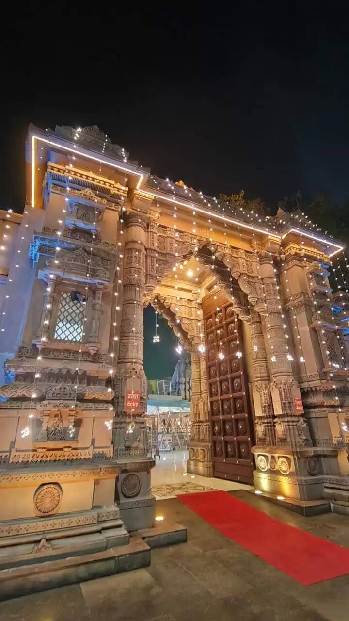 चौथे वर्षगांठ से पहले रोशनी से सराबोर हुआ काशी विश्वनाथ धाम, भव्य सजावट देखने उमड़ रहे भक्त