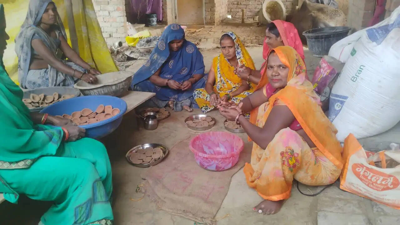 योगी सरकार ने गांवों में ही मुहैया कराए रोजगार के अवसर