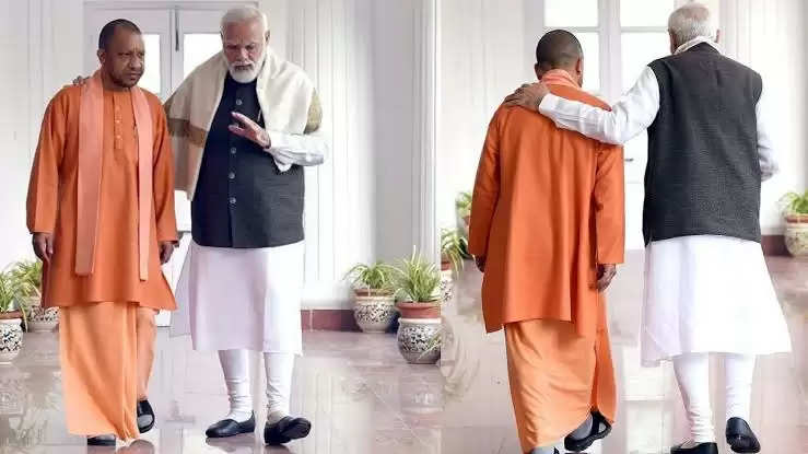 PM मोदी और CM योगी फोटो : रक्षामंत्री राजनाथ सिंह ने बताया, CM योगी के कंधे पर हाथ रखकर पीएम मोदी ने क्या कहा था