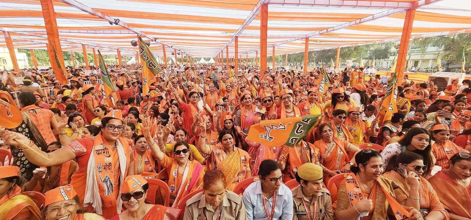 PM Modi in mahila sammelan