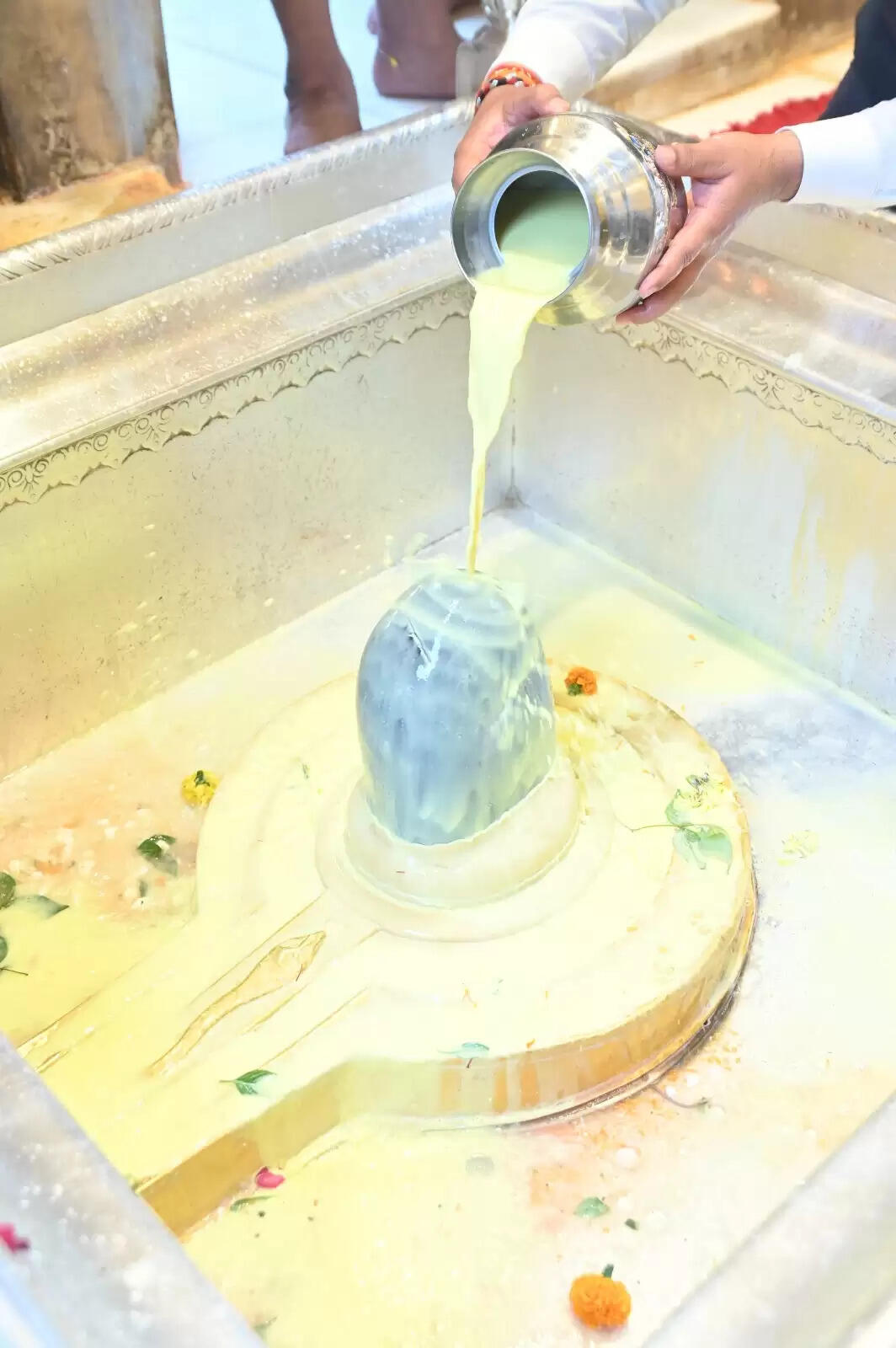 वाराणसी की हर महत्वपूर्ण खबर पढ़ने के लिए अभी फॉलो करें Live VNS का ऑफिशियल वाट्सऐप पेज 👇👇 https://whatsapp.com/channel/0029VaAPWex65yD2LWG35A25 Live VNS - भरोसा 1 दशक से लाखों बनारसियों का - बनारस की बात, बनारस के साथ अपने शहर के लेकर देश-दुनिया, खेल, धर्म, आध्यात्म, राशिफल, पञ्चाङ्ग तथा फ़िल्म और व्यापार जगत की ताजा-तरीन खबरों को पढ़ने के लिए अभी डाउनलोड करें Live VNS का ऑफिशियल एंड्रॉएड ऐप। http://play.google.com/store/apps/details?id=in.livevns.app.native