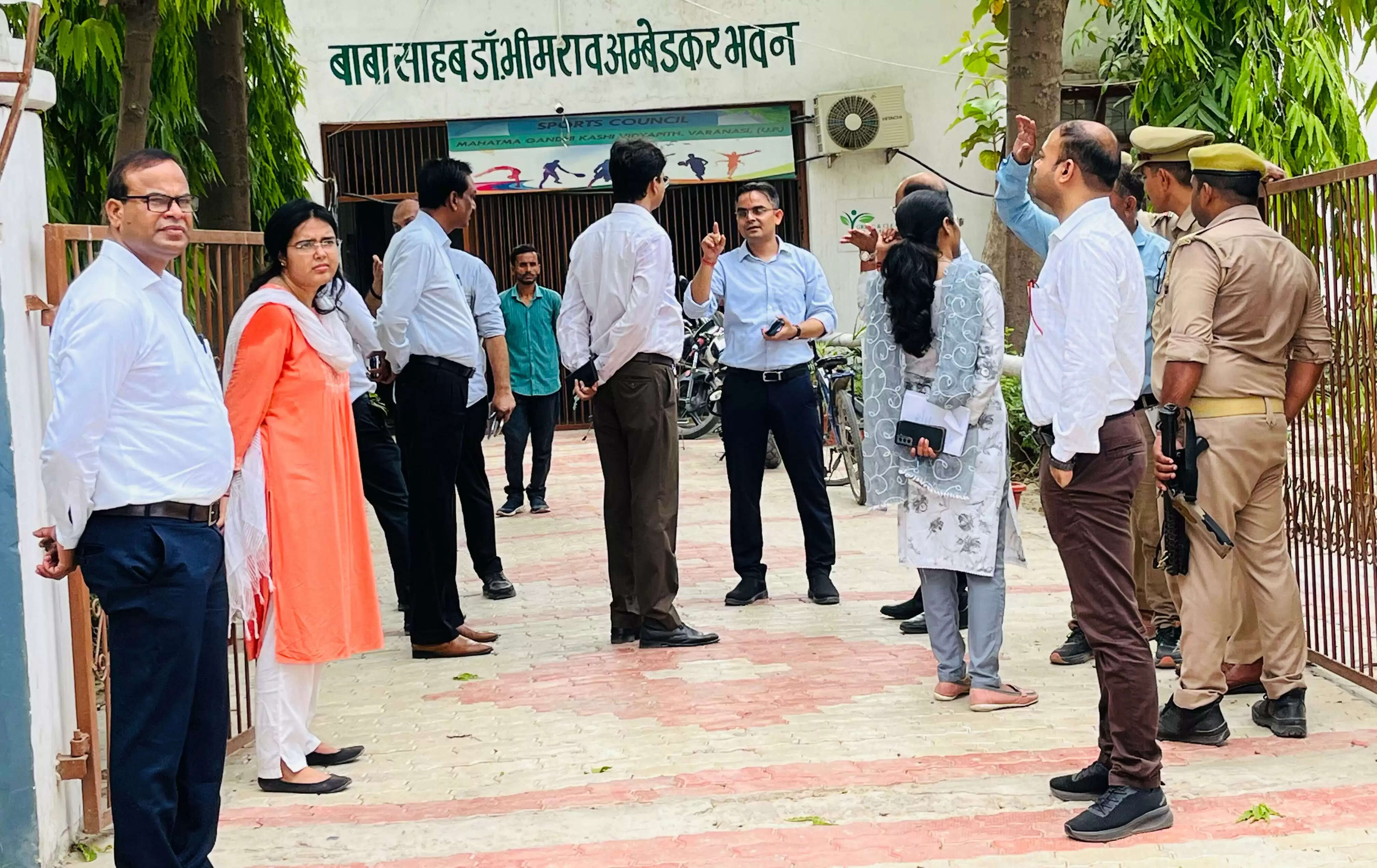 &nbsp; तिरंगा यात्रा की तैयारियों को लेकर जिलाधिकारी ने किया काशी विद्यापीठ और सम्पूर्णानंद मैदान का निरीक्षण