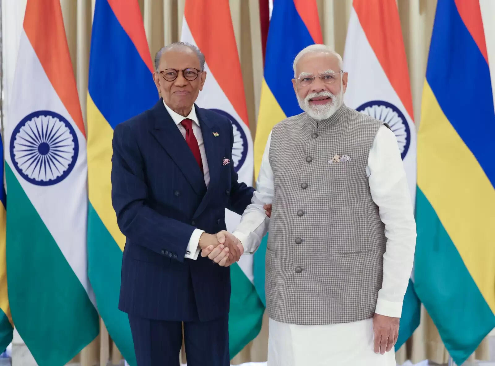 काशी में मोदी का भव्य स्वागतदेखिये तस्वीरें