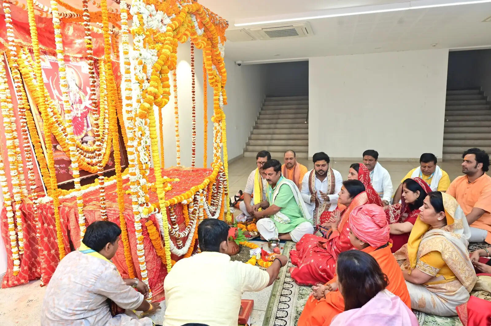 काशी विश्वनाथ धाम में कलश स्थापना, अपने-अपने क्षेत्रों की अग्रणी मातृशक्ति बनी याजक, नवरात्र में शिव के धाम में शक्ति की अद्भुत उपासना 