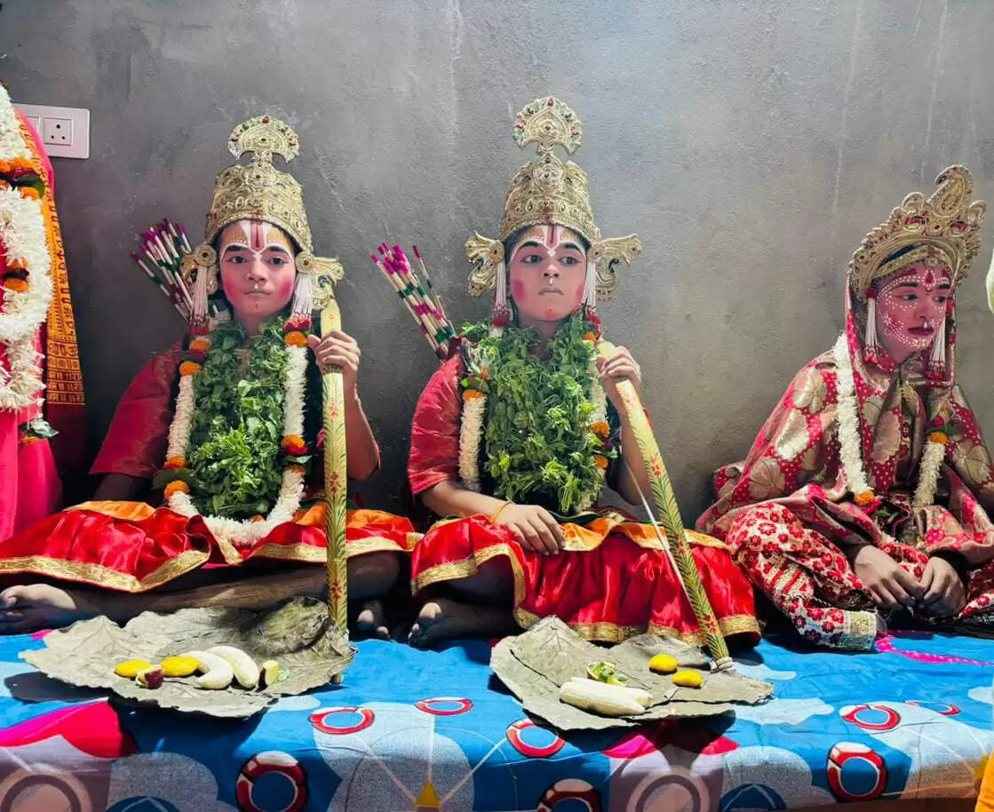 वाराणसी की हर महत्वपूर्ण खबर पढ़ने के लिए अभी फॉलो करें Live VNS का ऑफिशियल वाट्सऐप पेज 👇👇   https://whatsapp.com/channel/0029VaAPWex65yD2LWG35A25    Live VNS - भरोसा 1 दशक से लाखों बनारसियों का - बनारस की बात, बनारस के साथ