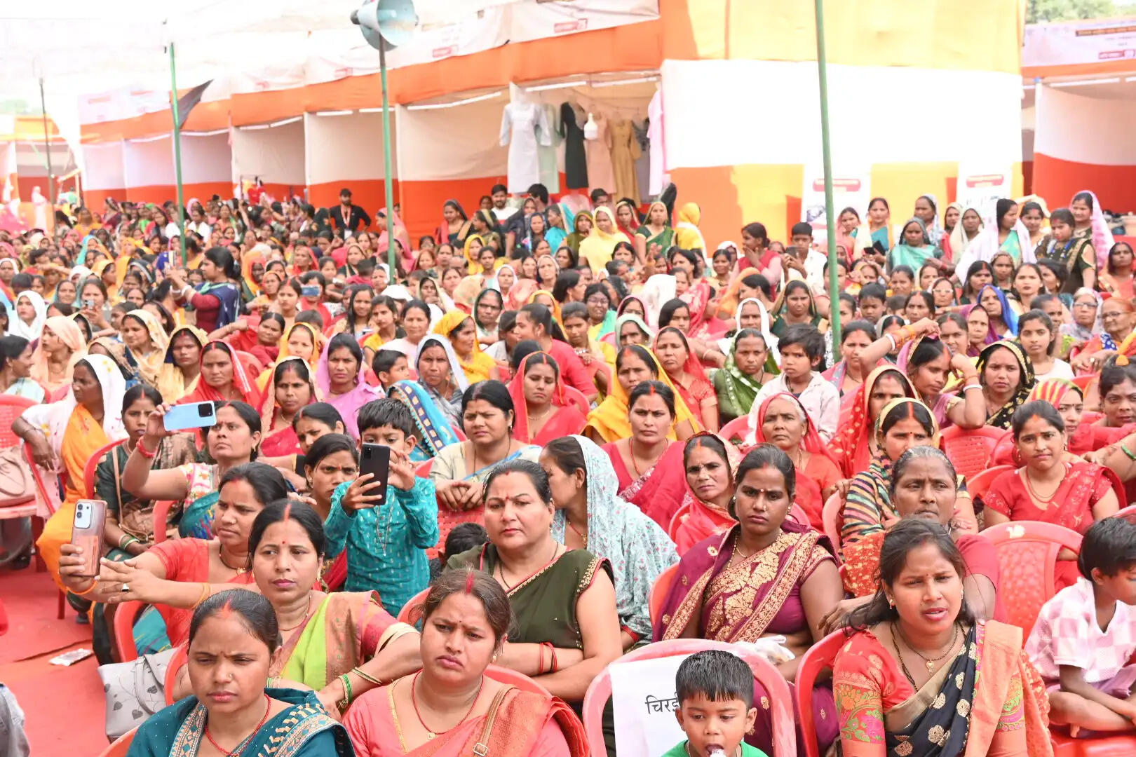 सरस मेले में पहुंचे डिप्टी सीएम केशव मौर्या