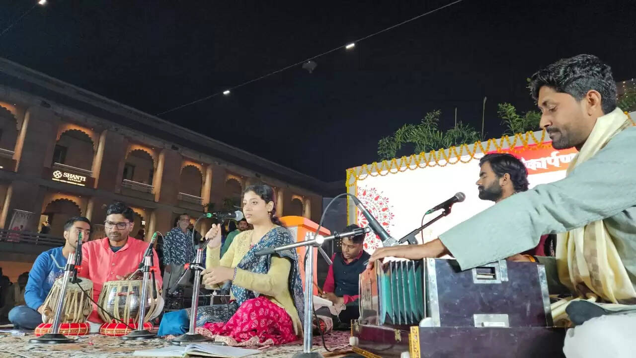 विक्रमी संवत 2078 के अनुसार मार्गशीर्ष शुक्ल पक्ष की दशमी तिथि को भारत के यशस्वी प्रधानमंत्री माननीय श्री नरेंद्र मोदी द्वारा “श्री काशी विश्वनाथ विशिष्ट क्षेत्र विकास परिषद” के नविनीकरण के बाद श्री काशी विश्वनाथ धाम परिसर का लोकार्पण किया गया था। इस ऐतिहासिक, भव्य और दिव्य अवसर के चार वर्ष पूर्ण होने के उपलक्ष्य में श्री काशी विश्वनाथ धाम में विशेष आयोजनों का क्रम निरंतर जारी है।