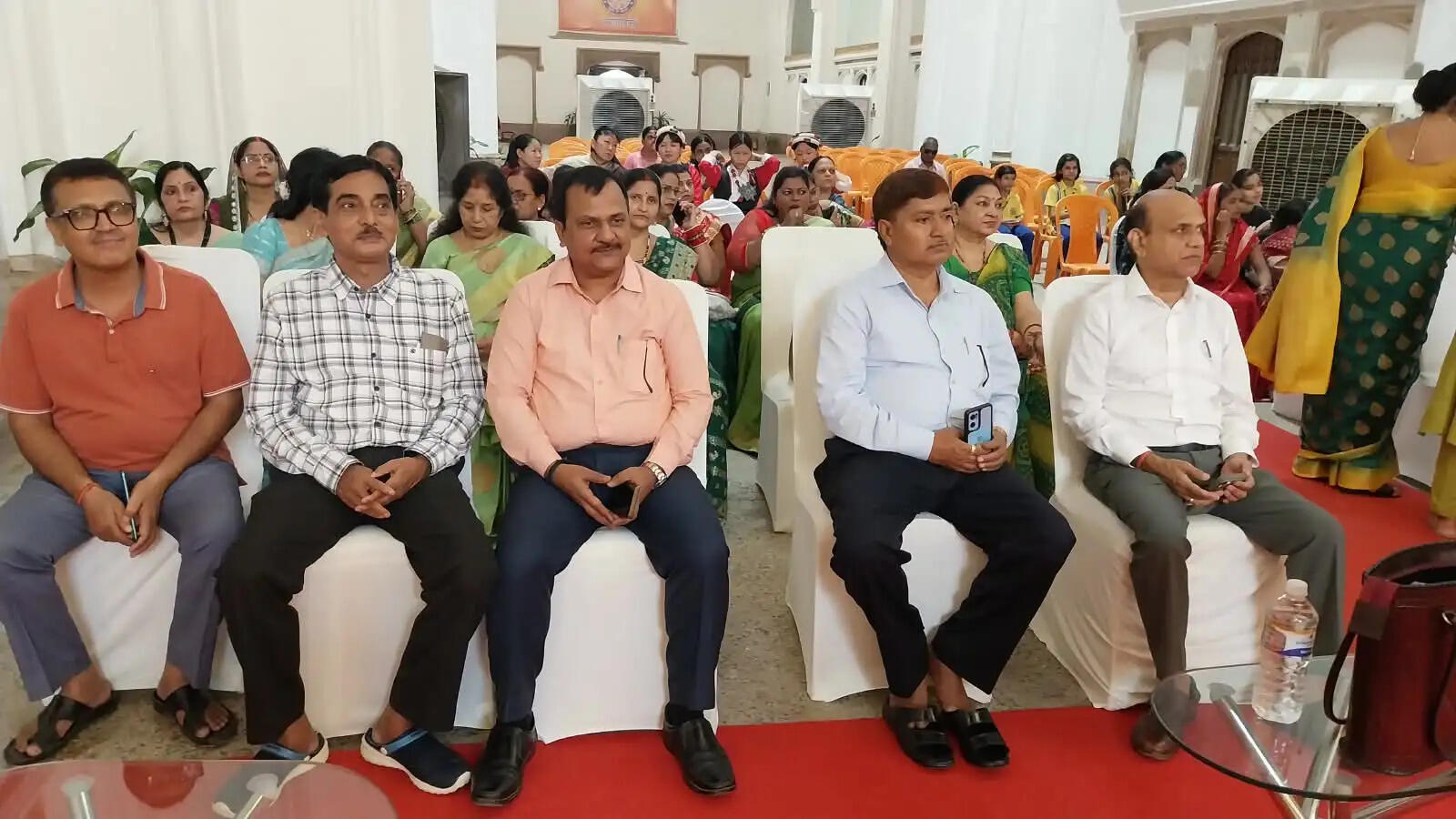 ​जलकल विभाग ने दिया सात दिन का सीवर लाइन पर अवैध कब्जा हटाने का अल्टीमेटम  -​नावेद कॉम्प्लेक्स को गिराना होगा सीवर लाइन के ऊपर बना अवैध निर्माण, नोटिस जारी  -​अधिशासी अभियंता ने दी चेतावनी, स्वयं न हटाने पर नगर निगम करेगा बुलडोजर कार्रवाई 