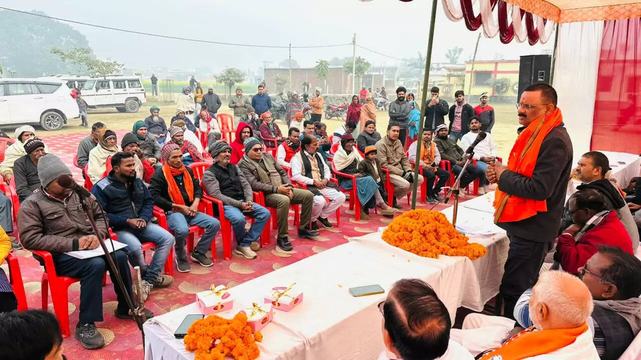 &nbsp;लालपुरऔर पिसौर को मिलेगी बदहाल सड़कों और जलभराव से राहत, महापौर ने 7.47 करोड़ की परियोजनाओं का किया शिलान्यास