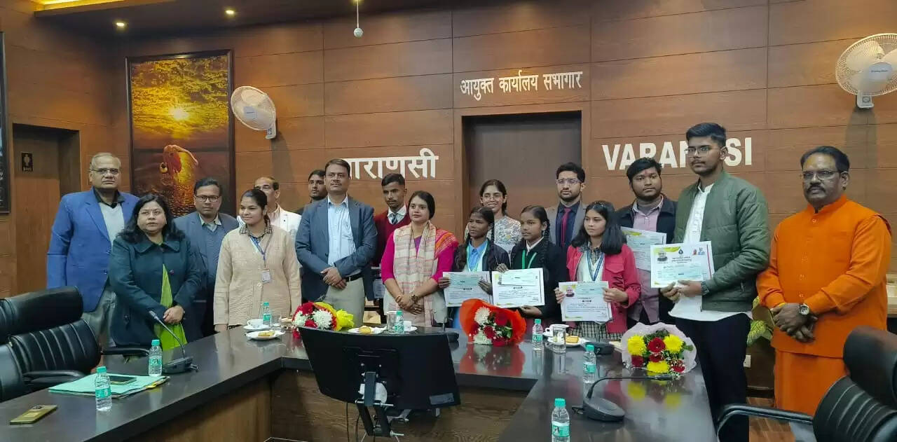 पूर्व प्रधानमंत्री भारतरत्न अटल बिहारी वाजपेयी की जन्म शताब्दी के उपलक्ष्य में आयोजित सुशासन सप्ताह कार्यक्रम के तहत आयुक्त सभागार में बुधवार को का