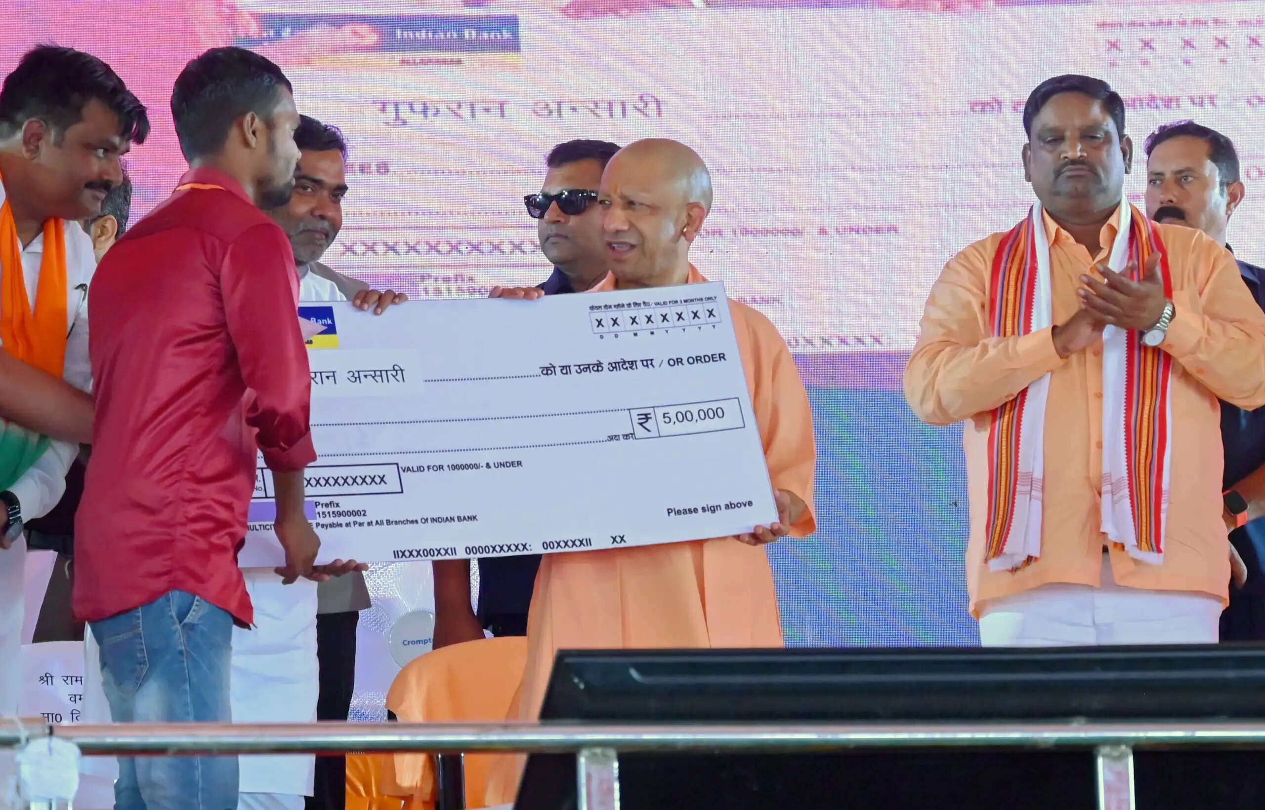 मुख्यमंत्री ने विभिन्न योजनाओं के लाभार्थियों को किया सम्मानित&nbsp;