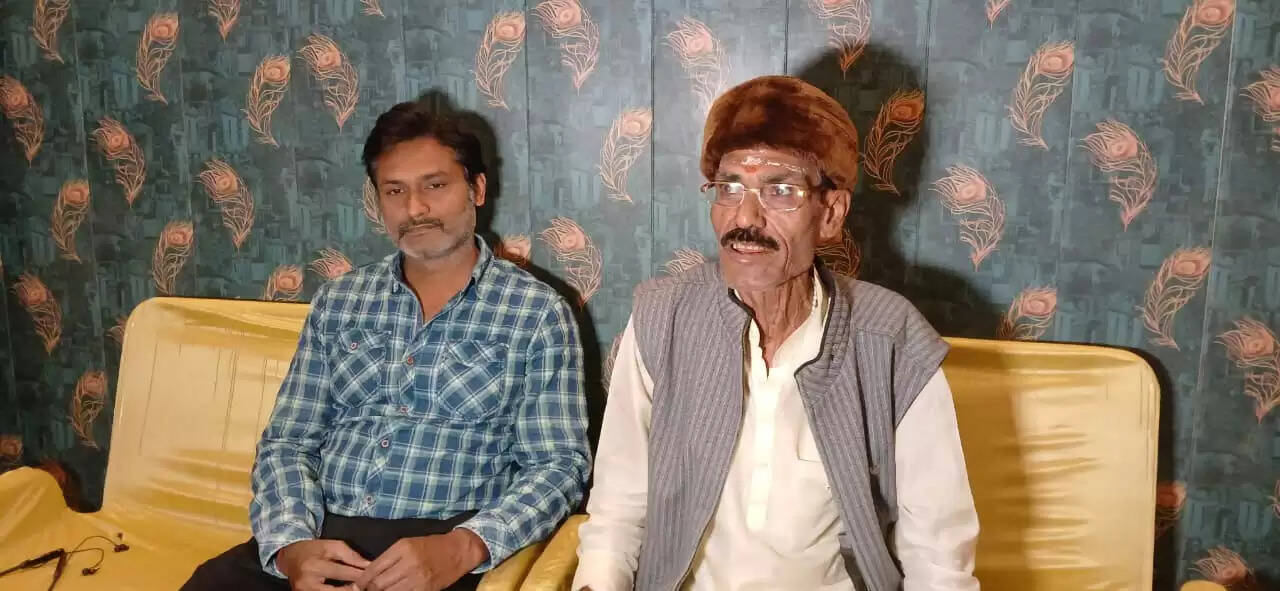  देव दीपावली के अवसर पर इस बार काशी का अस्सी घाट अद्भुत और दिव्य नजारे का साक्षी बनेगा। गंगा सेवा समिति की ओर से यहां भव्य महाआरती का आयोजन किया जा रहा है, जिसमें परंपरा और आधुनिकता का सुंदर मेल दिखाई देगा। गंगा तट पर दीपों की झिलमिल रोशनी, वैदिक मंत्रों की गूंज और श्रद्धा का अद्भुत संगम एक दिव्य वातावरण बनाएगा।