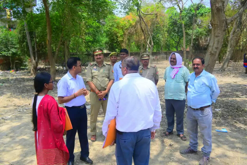 वाराणसी में पुलिस कर्मियों के लिए निर्माणाधीन 192 आवासों और थाना लालपुर पाण्डेयपुर का निरीक्षण