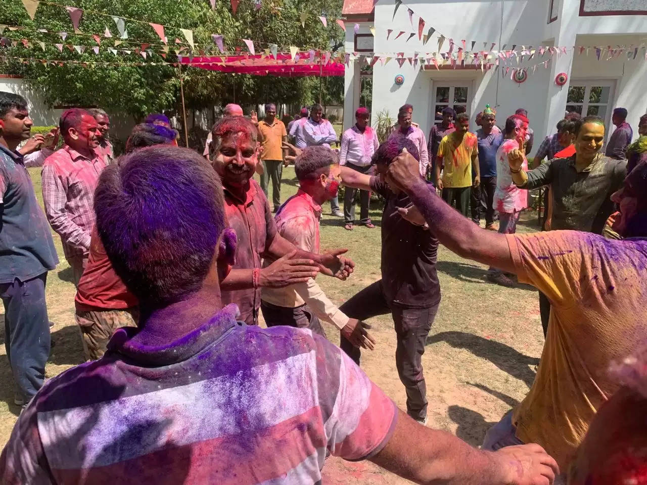 varanasi police holi