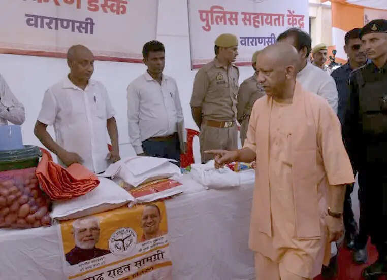 2017 के पहले बाढ़पीड़ितों को देते थे सूखी ब्रेड, अब मिलती है 26 सामानों वाली 50 किलो की किट : सीएम योगी