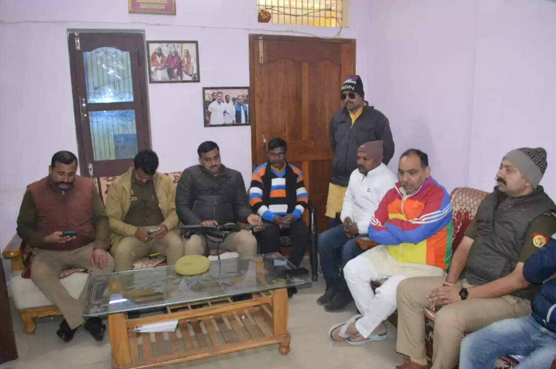 वाराणसी में बीजेपी कार्यालय घेरने निकले कांग्रेसियों को पुलिस ने मलदहिया से किया गिरफ्तार