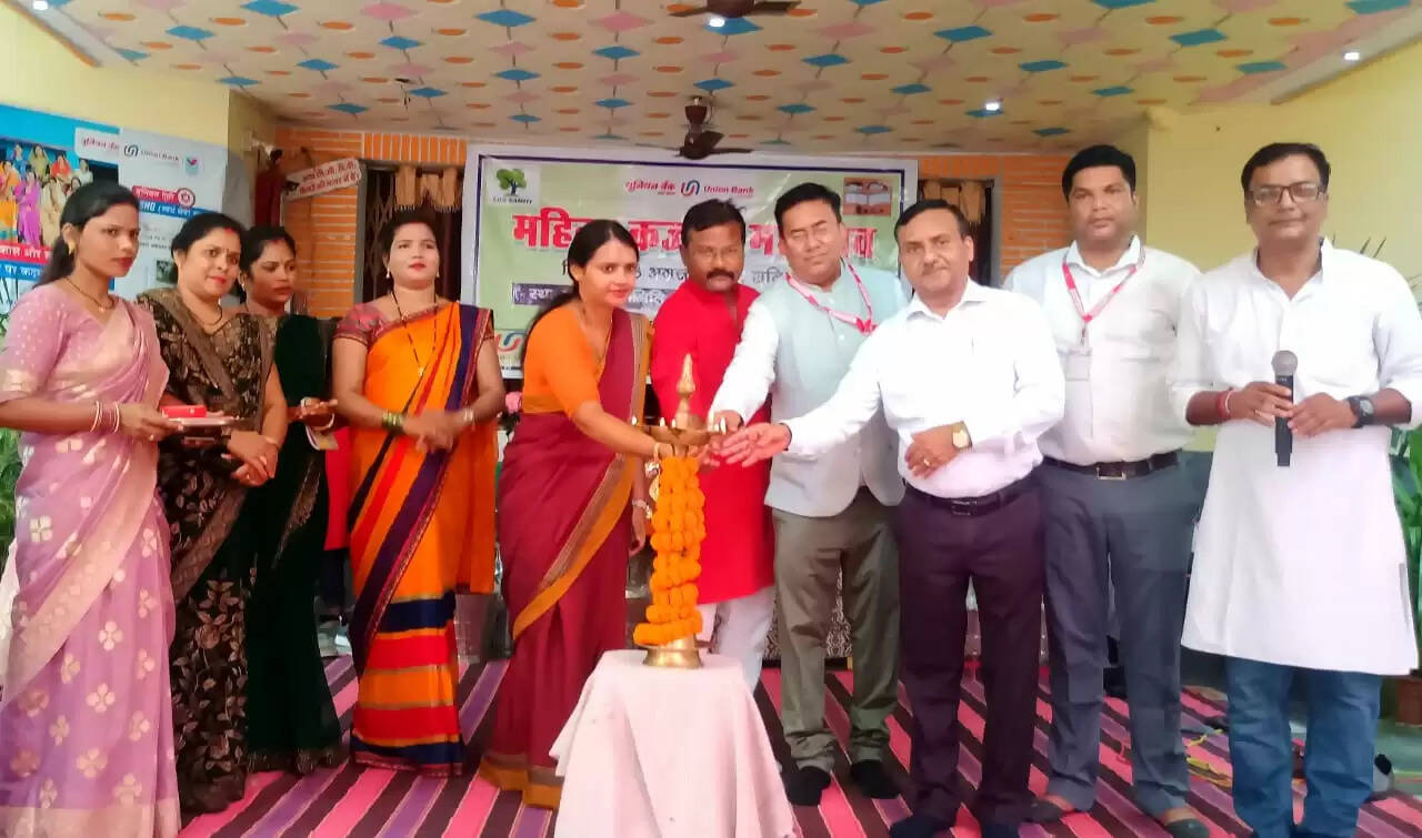 &nbsp;महिला कजली महोत्सव में मानापुर की महिलाओं ने मारी बाजी, नागेपुर में जीवंत हुई काशी की लोक संस्कृति