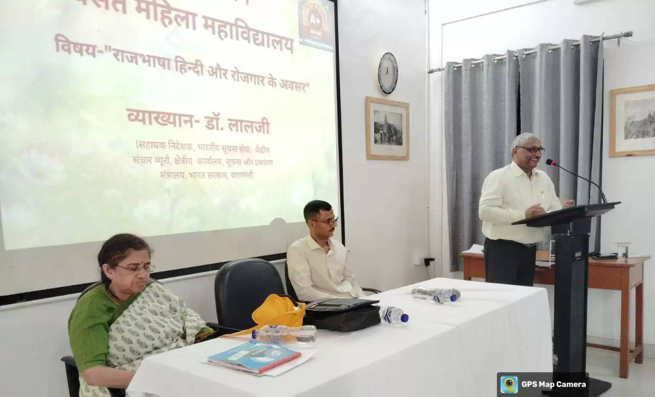 वसंत महिला महाविद्यालय, वाराणसी के हिंदी विभाग द्वारा राजभाषा हिंदी पखवाड़े के तहत 15 सितंबर को 