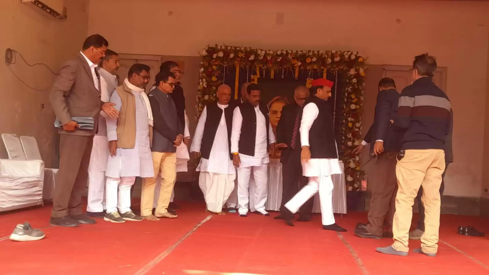 akhilesh yadav in varanasi