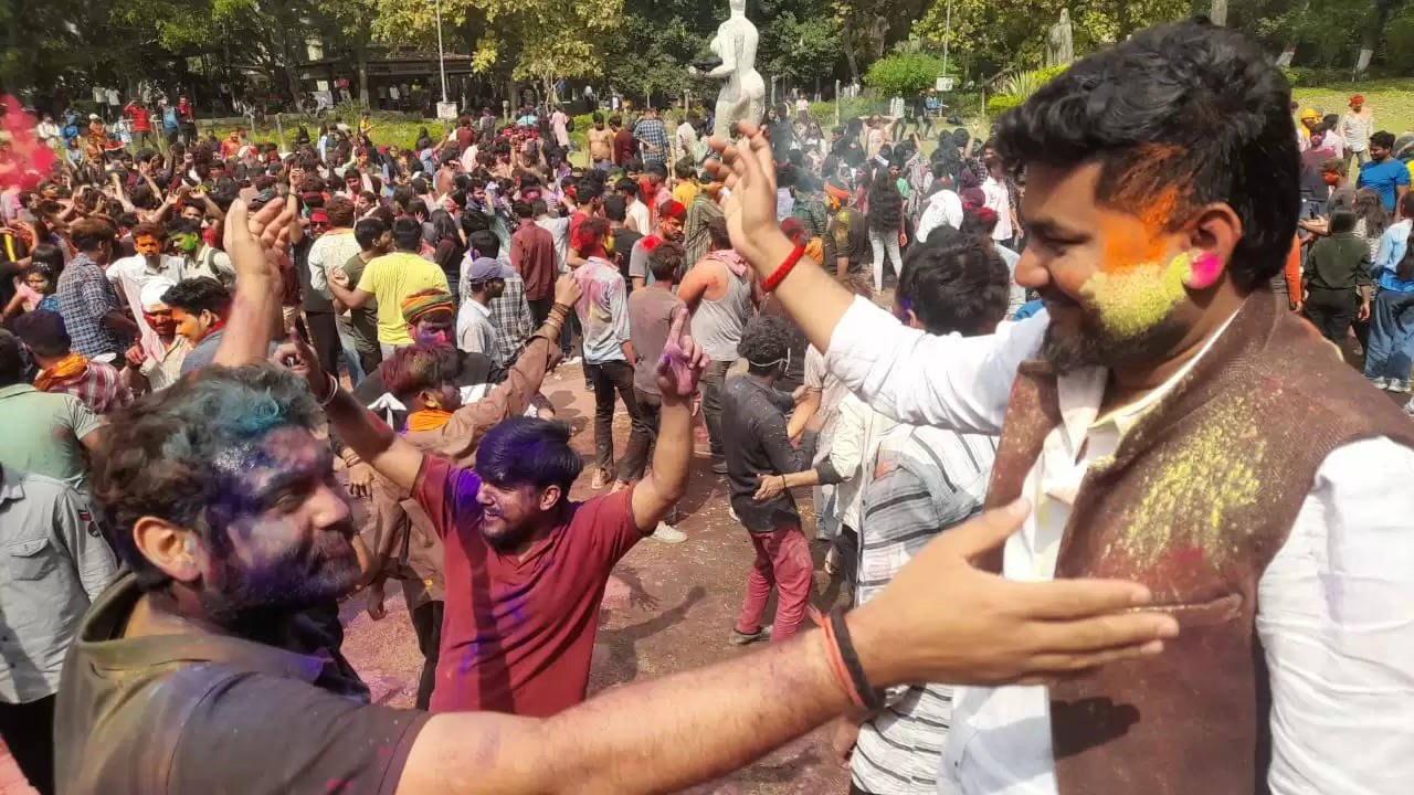 holi in bhu campus 2024