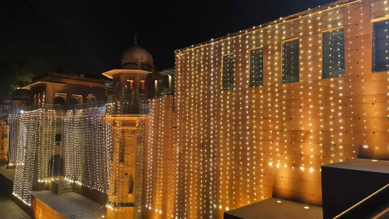 चौथे वर्षगांठ से पहले रोशनी से सराबोर हुआ काशी विश्वनाथ धाम, भव्य सजावट देखने उमड़ रहे भक्त