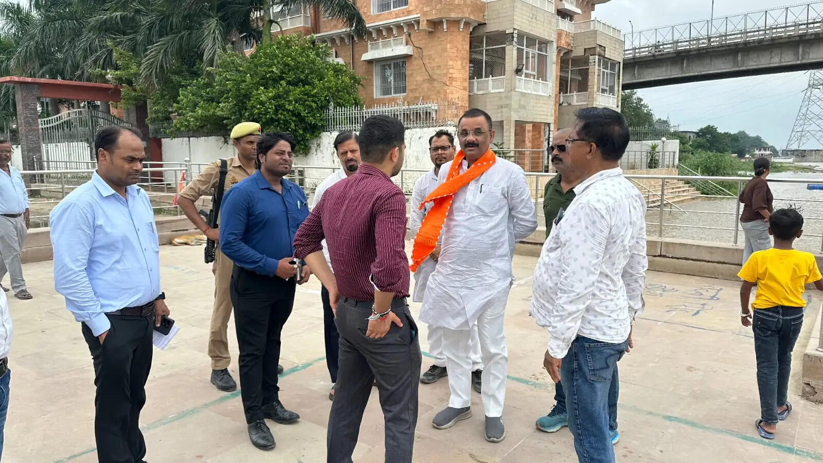 वरुणा किनारे सीवर बैक-फ्लो रोकने के लिए बनेंगे ‘फ्लड पिलर’, जलजमाव पर अफसरों की तय होगी जवाबदेही