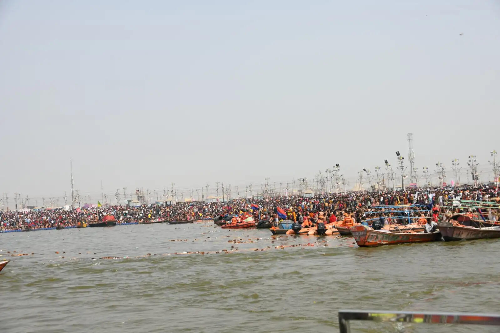 विश्व के आधे से ज्यादा सनातनियों ने लगाई त्रिवेणी संगम में पावन डुबकी&nbsp;