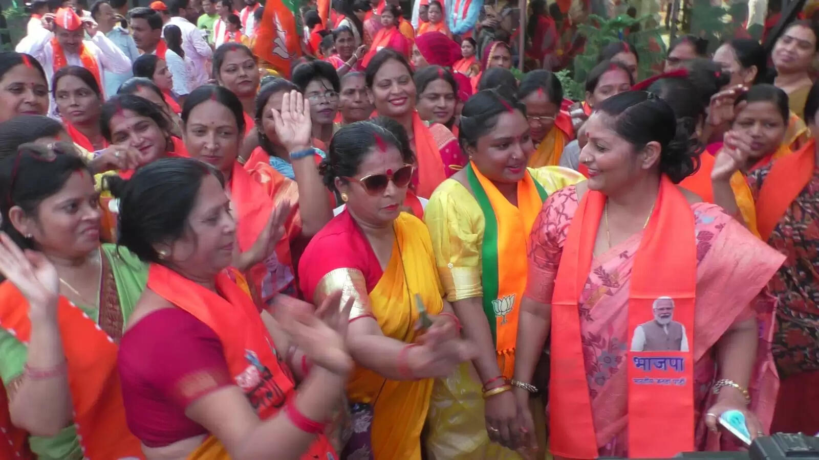 काशी में मोदी का भव्य स्वागतदेखिये तस्वीरें