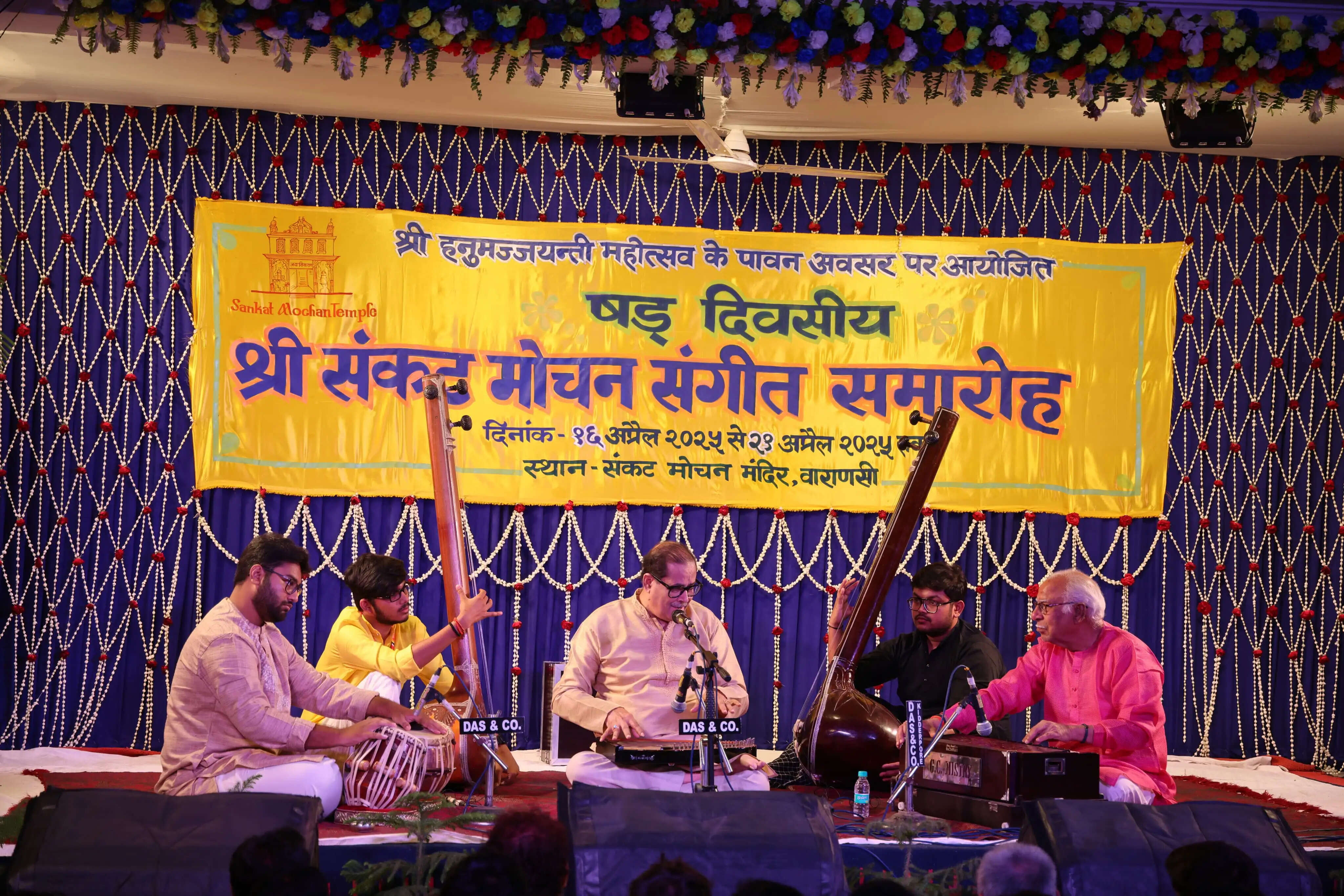 'जग में कछु काम नर नारियन के नाहीं