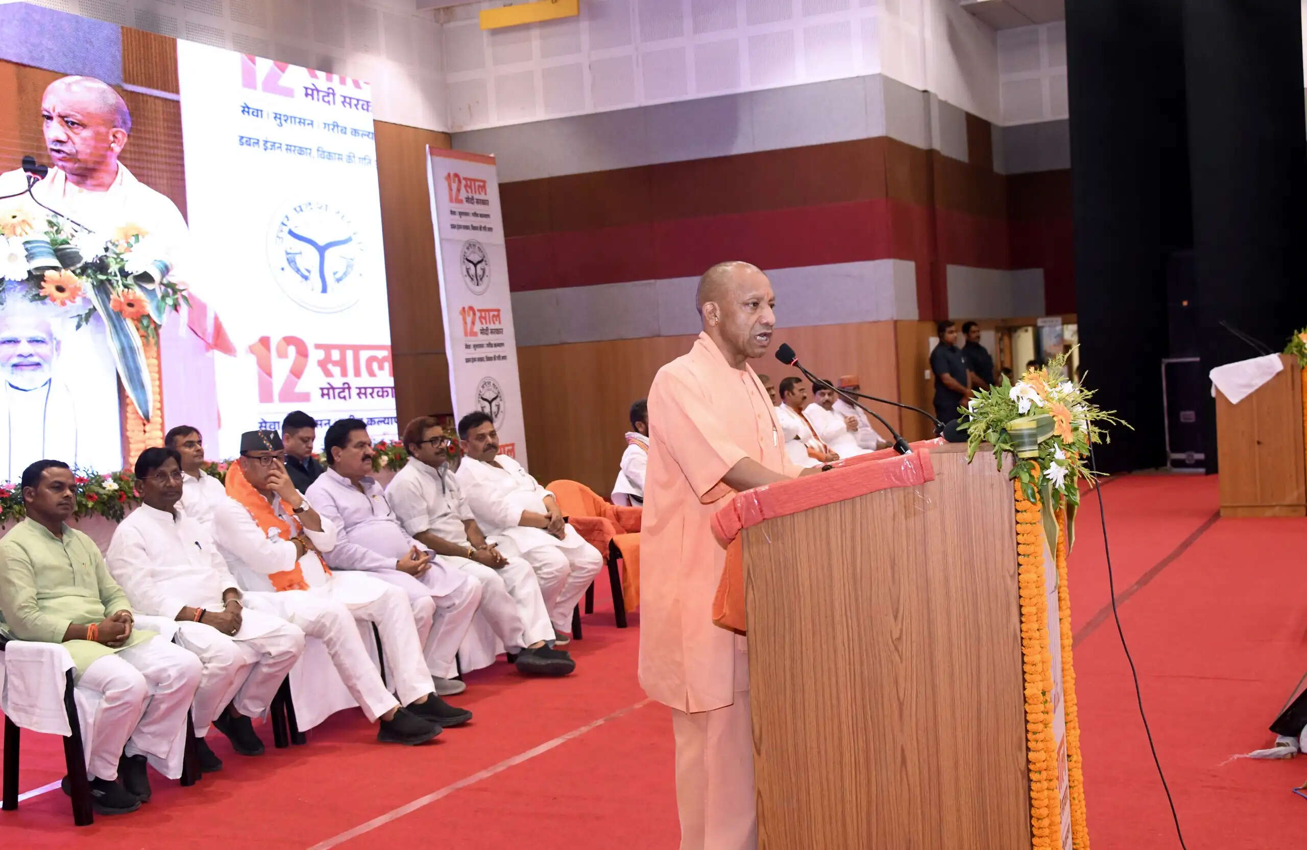 कालभैरव और काशी विश्वनाथ मंदिर में किया दर्शन-पूजन