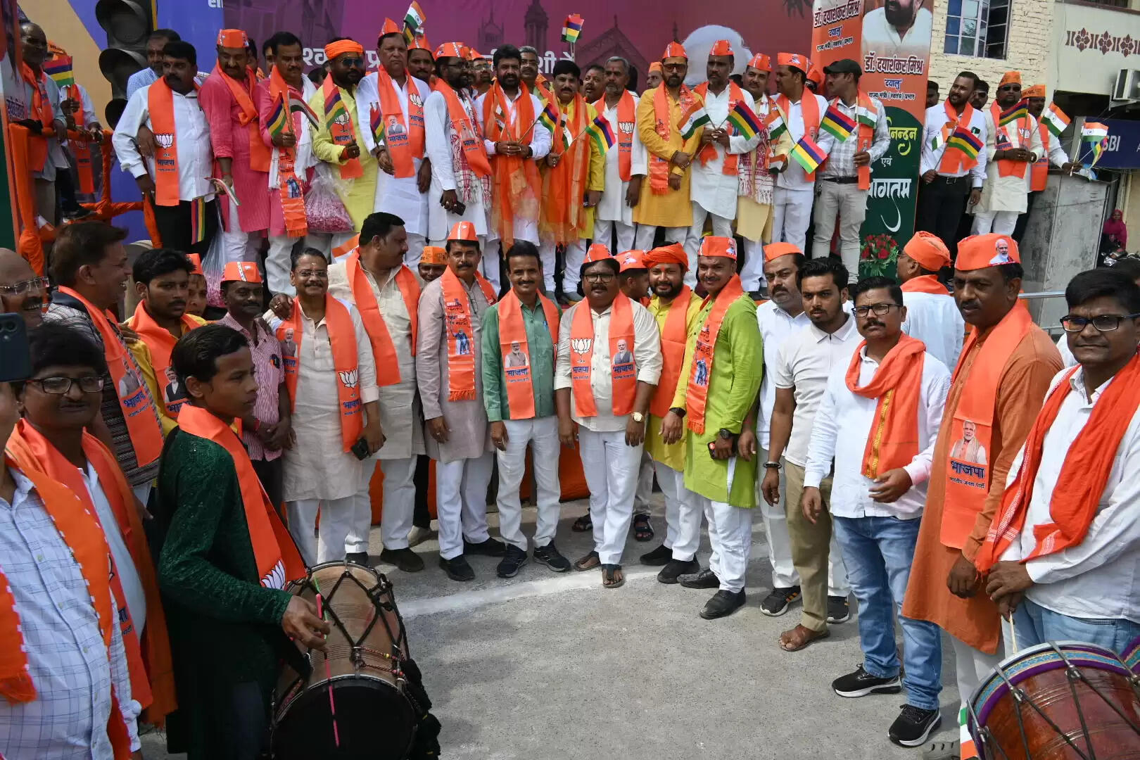 काशी में मोदी का भव्य स्वागतदेखिये तस्वीरें