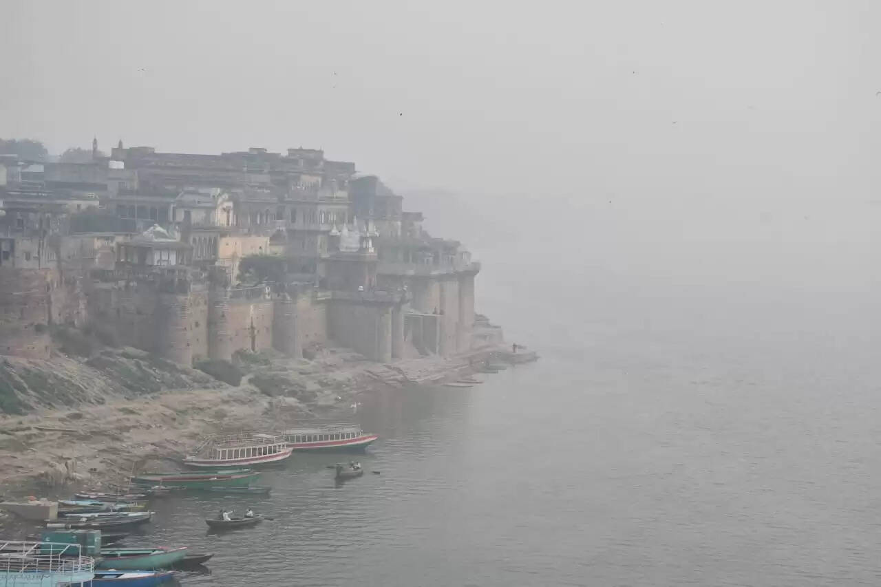 वाराणसी में बीजेपी कार्यालय घेरने निकले कांग्रेसियों को पुलिस ने मलदहिया से किया गिरफ्तार