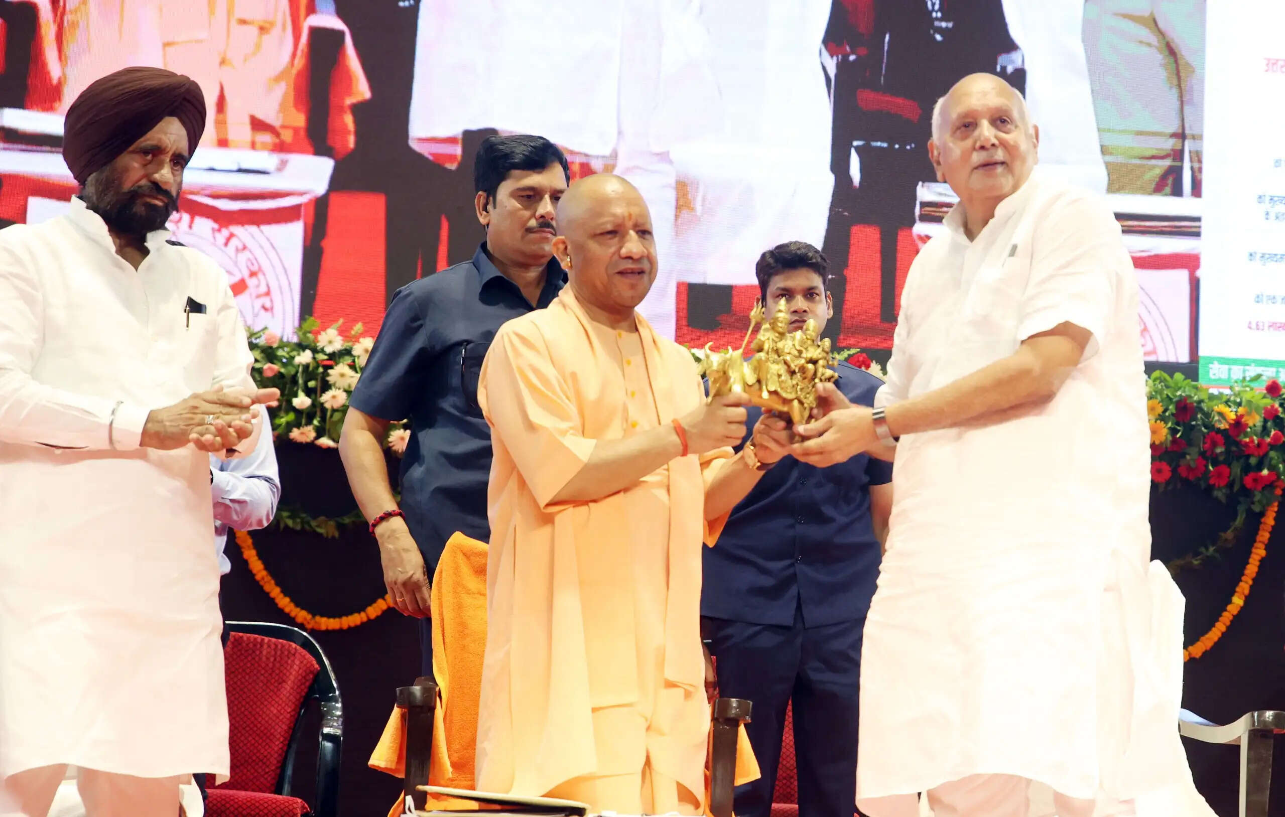मिशन रोजगार के तहत 3572 युवाओं को नियुक्ति, चयनित अभ्यर्थियों ने सराहा योगी सरकार का पारदर्शी मॉडल