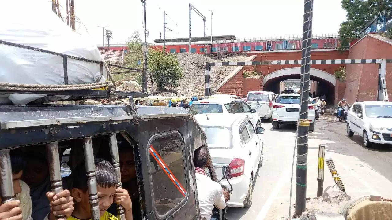Heavy jam at Varanasi Bhadau octroi dot bridge