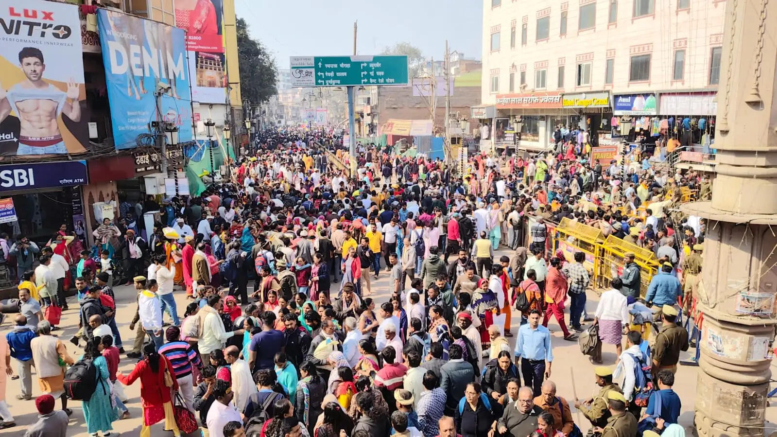 varanasi crowd